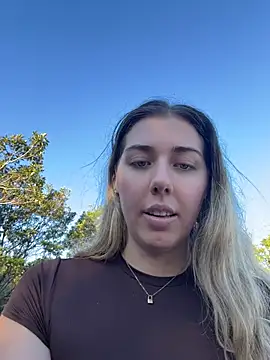 Aussielulu stripchat live cam model