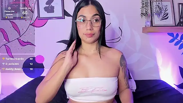 GabiHills stripchat live cam model