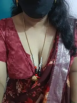 luci-queen stripchat live cam model