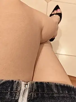 Mina-02 stripchat live cam model