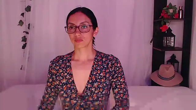 Belladonna_lips stripchat live cam model