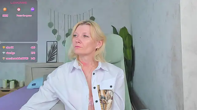 Julie_Lucas stripchat live cam model