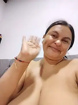 Horny-Mommy-Dirty stripchat live cam model