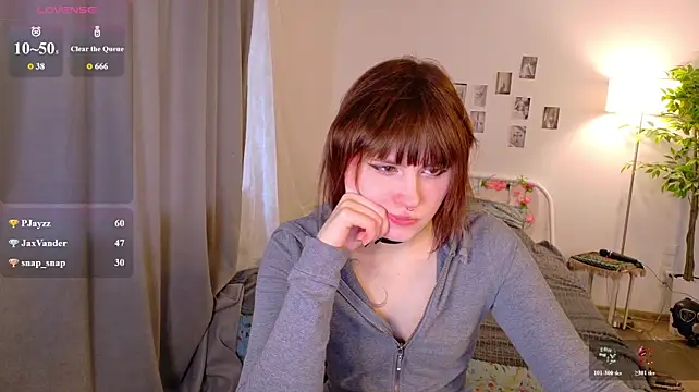 KikiMoor stripchat live cam model