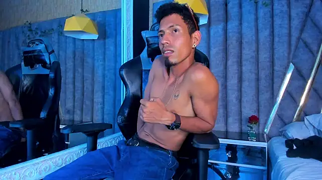 NoaahTylor stripchat live cam model