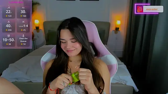 EvaRaider stripchat live cam model