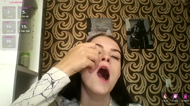 KikiAmino stripchat live cam model
