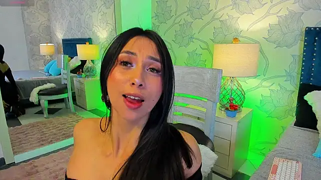 Julietta_33 stripchat live cam model