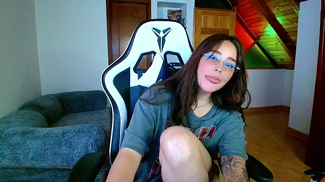nicolthompsonn stripchat live cam model