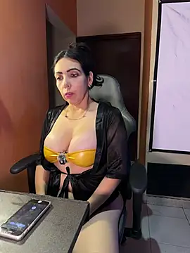 Yoanali stripchat live cam model