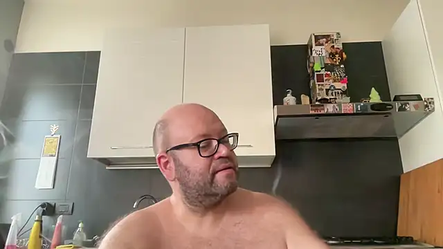 theitalianbear stripchat live cam model
