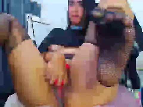 shena-fox stripchat live cam model