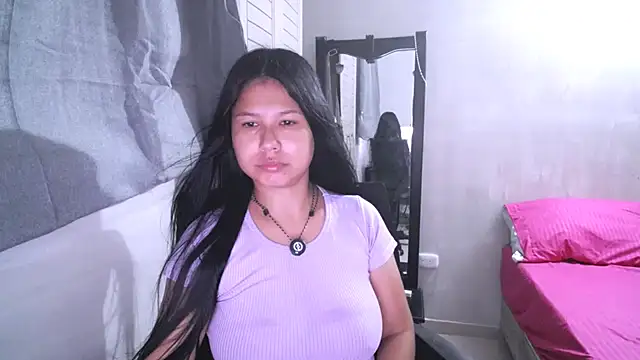 Letty_Plugxo stripchat live cam model