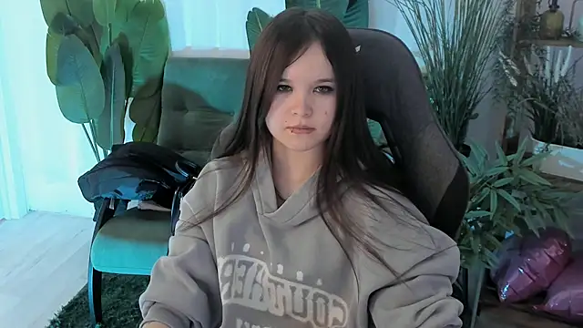 Elainebeness stripchat live cam model