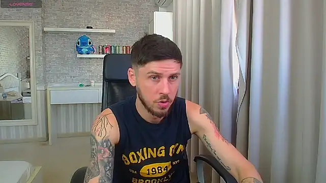 JonahShaw stripchat live cam model