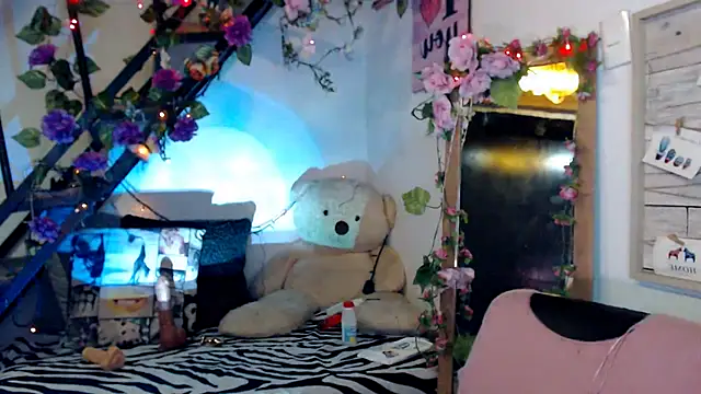 luna_sky83 stripchat live cam model