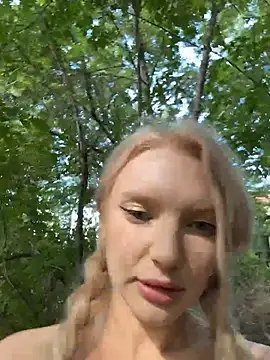 AmmyInPublic stripchat live cam model
