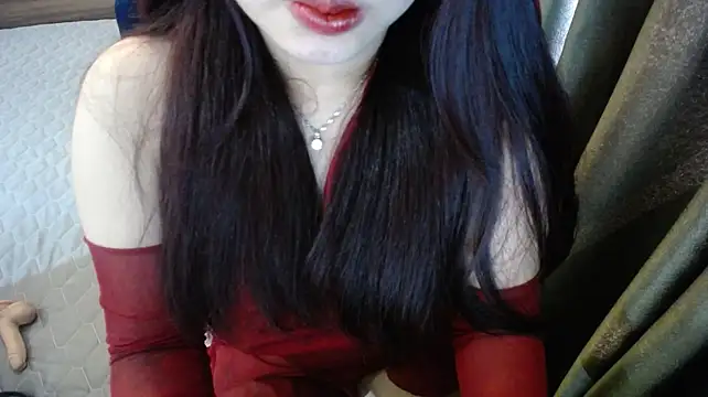 yalachil stripchat live cam model