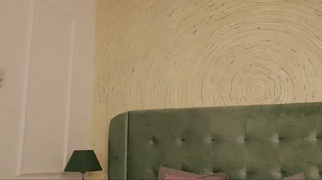 Daniela-Crudu stripchat live cam model