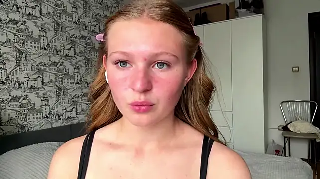 LisFris stripchat live cam model