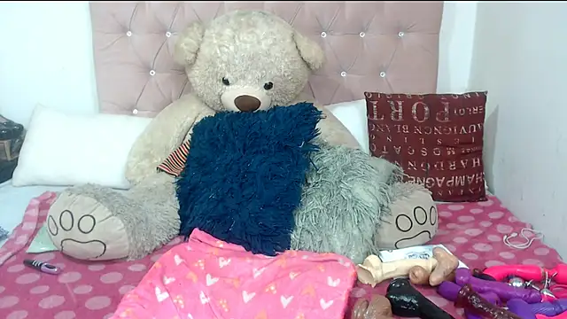 Negrabig stripchat live cam model
