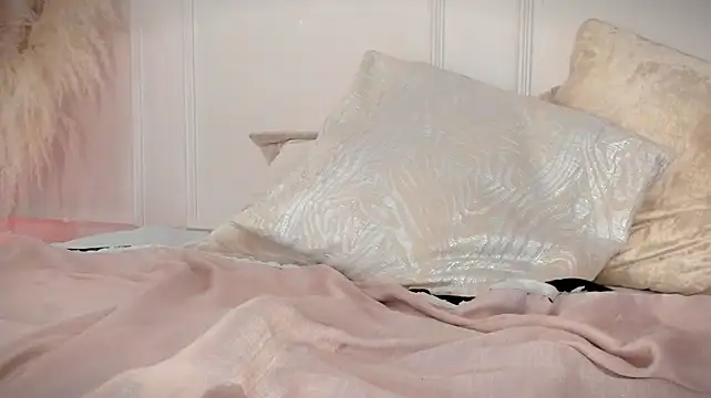 Mariapettit stripchat live cam model