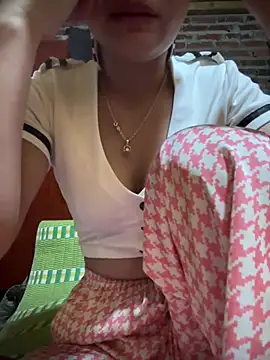 lylyna08 stripchat live cam model