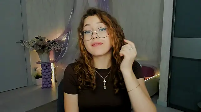 SereneFlame stripchat live cam model