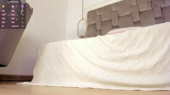 OnlyGia stripchat live cam model
