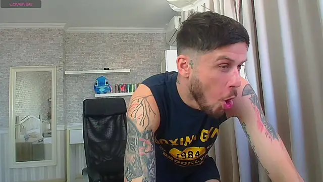 JonahShaw stripchat live cam model