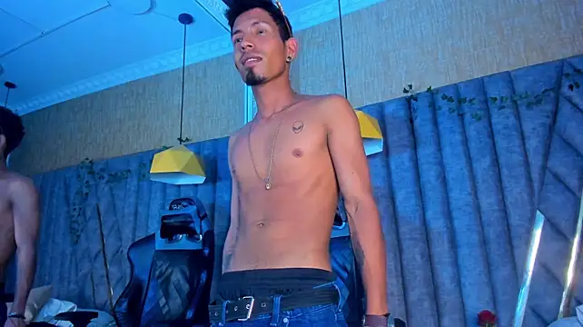 NoaahTylor stripchat live cam model