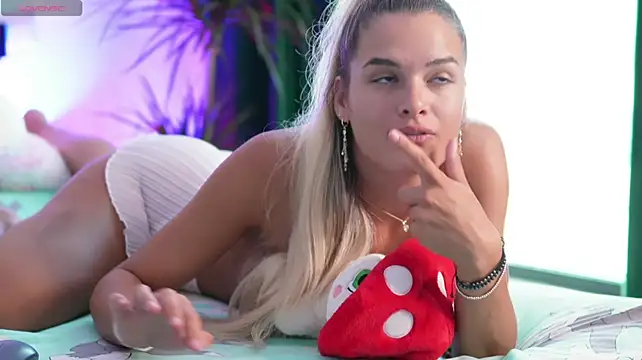 EllaEden stripchat live cam model