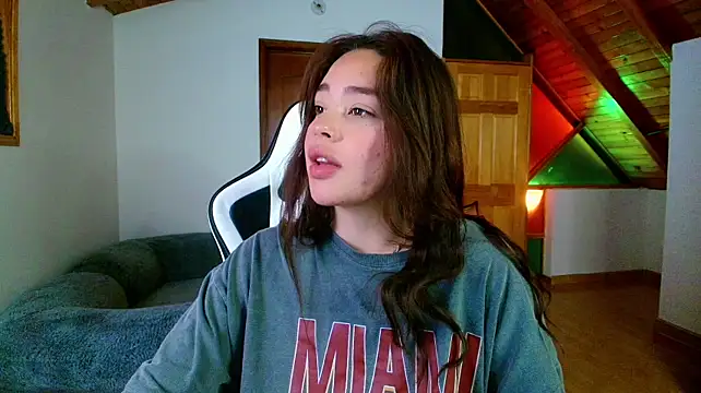 nicolthompsonn stripchat live cam model