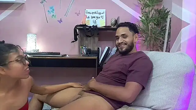 Pineappleflipped stripchat live cam model