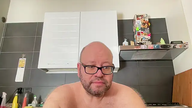 theitalianbear stripchat live cam model