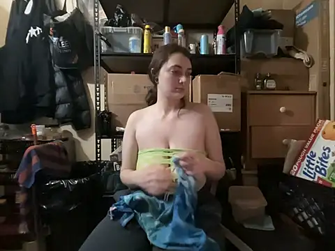 Snowbunnycake_131 stripchat live cam model