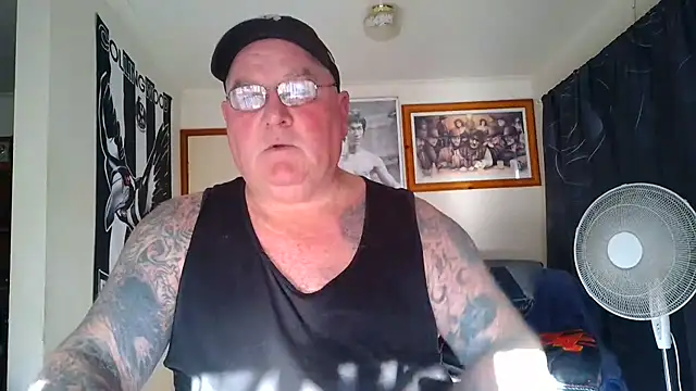 KINKYBLUEYES69 stripchat live cam model