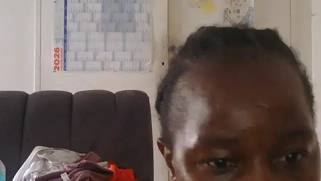 sluttylaura21 stripchat live cam model