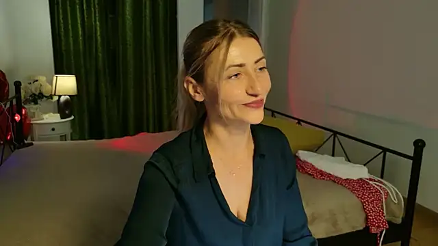 ZoeGrant stripchat live cam model