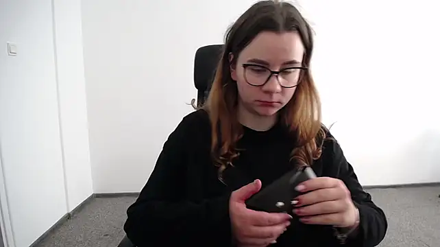 littleviki7 stripchat live cam model