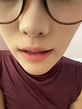 yanzi520 stripchat live cam model