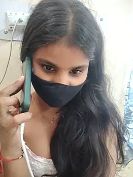 yours_queen_ stripchat live cam model