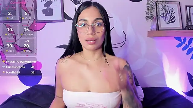 GabiHills stripchat live cam model