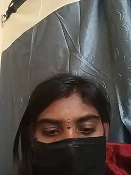 Keerthi_143 stripchat live cam model