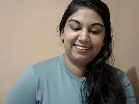 bellachow10 stripchat live cam model