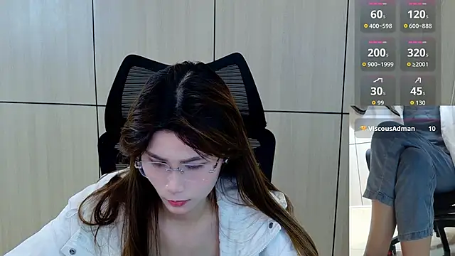 zhen-68 stripchat live cam model