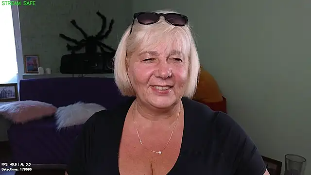 Milane_Milky stripchat live cam model