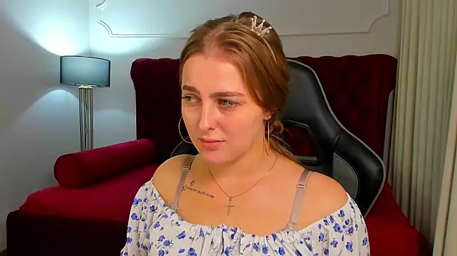 EllaBells stripchat live cam model