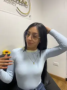 Lucyjoi stripchat live cam model