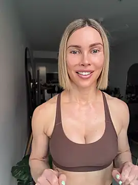 raeparks stripchat live cam model